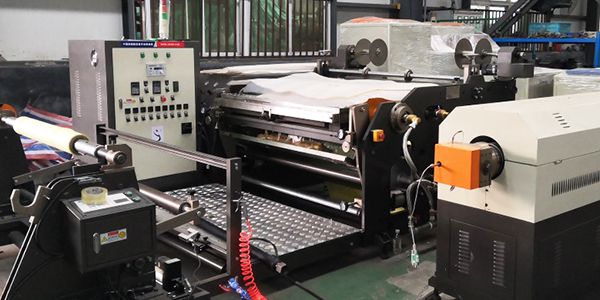 Máquina de recubrimiento de extrusión