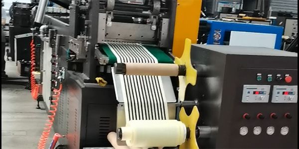 Máquina de recubrimiento de extrusión de cinta selladora de butilo